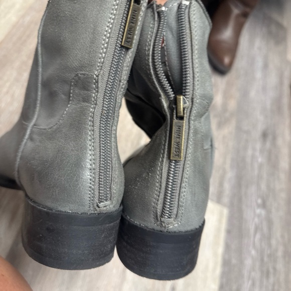 Nine West Solid Gray Size 8.5M Closed Toe Ankle Shaft Zip In Back - Picture 5 of 12